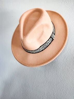 Western Cowboy Hat Beige WidWomen’s Felt Fedora Hat in Blush with Patterned Band